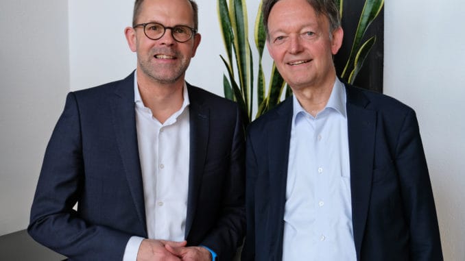 Jan Kurth (l.) wird neuer Hauptgeschäftsführer von HDH und VDM und folgt damit auf Volker Fasbender (rechts).