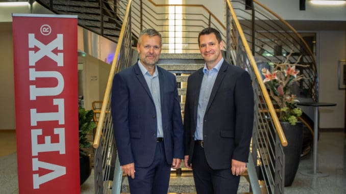Jacob Madsen (links) wird neuer Geschäftsführer von Velux Deutschland. Felix Egger widmet sich wieder seinen Aufgaben als Geschäftsführer der Velux Schweiz AG.