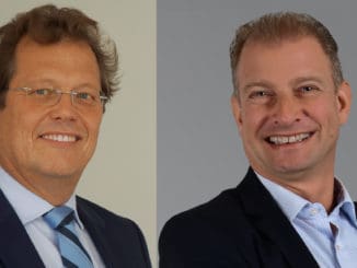 Die Klöpferholz GmbH & Co. KG wird per 1. Januar 2019 Hagebau- Gesellschafter. Im Bild v. l.: Manfred Meyer und Axel Grimm, Geschäftsführung Klöpferholz.
