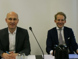 Die EPLF-Vorstände Eberhard Herrmann und Max von Tippelskirch bei der Jahrespressekonferenz anlässlich der Domotex in Hannover am 12. Janunar 2019 – Foto: EPLF