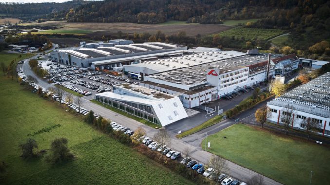 Die Roto-Gruppe ist sowohl mit der Geschäftsentwicklung 2018 als auch mit dem Auftakt 2019 „per saldo zufrieden“. Im Bild: Luftaufnahme des Standorts in Bad Mergentheim.