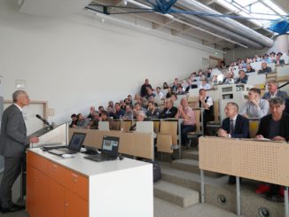 Das vierte Erlus Forum in Rosenheim brachte rund 200 Teilnehmer aus der Baubranche zusammen.
